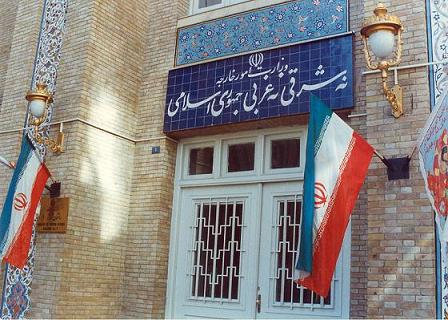 الخارجية الايرانية تستدعي القائم باعمال السفارة السعودية لتبلغه احتجاجها علي سقوط صاروخ قرب السفارة الايرانية بصنعاء